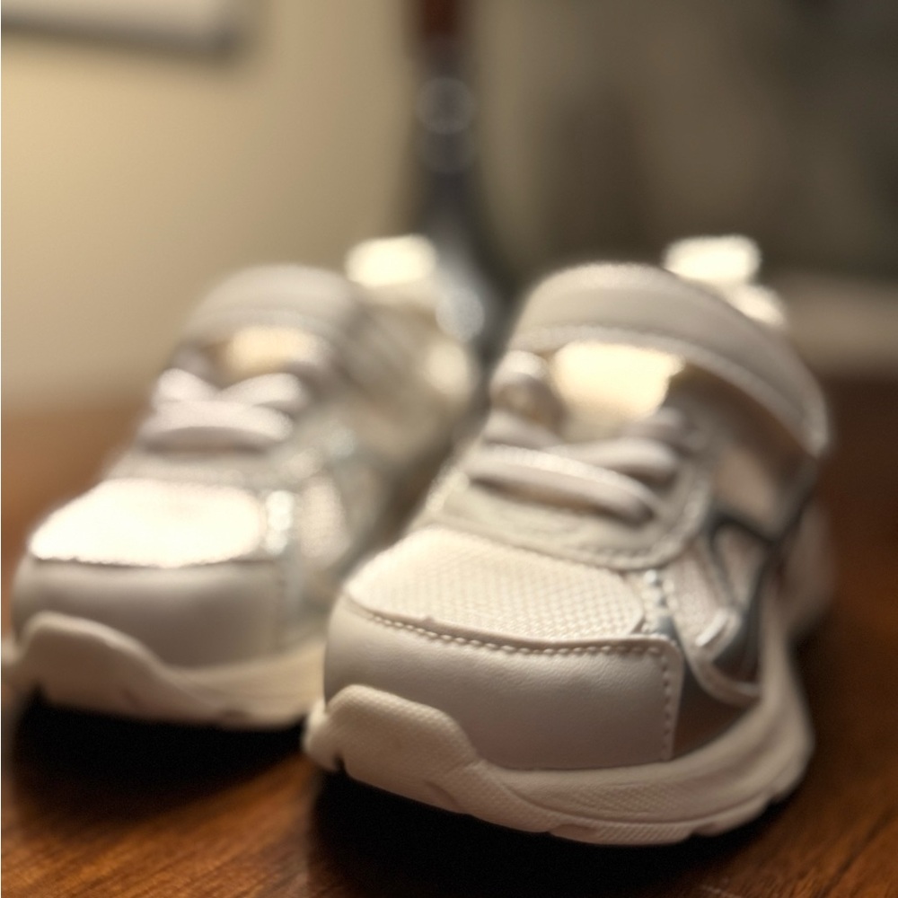 H&M Kids Silver and White Sneakers - Picture 3 of 6